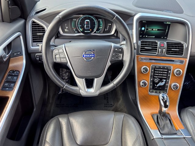 Used 2015 Volvo XC60 T5 Platinum w/ Inscription Package FWD image 9