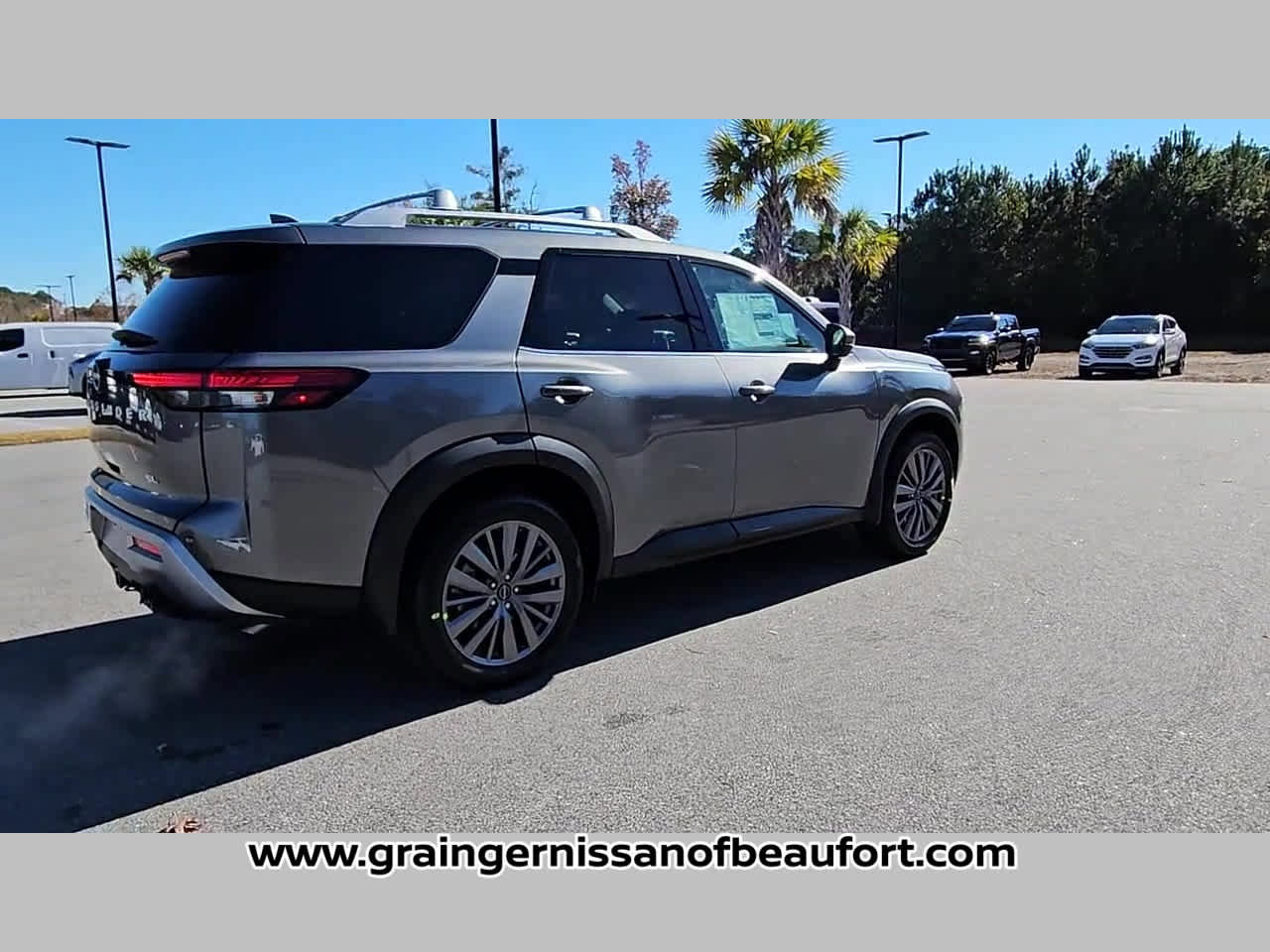 New 2025 Nissan Pathfinder SL w/ SL Premium Package FWD image 34