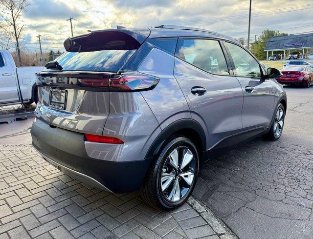 Used 2022 Chevrolet Bolt EUV LT w/ Convenience Package image 8