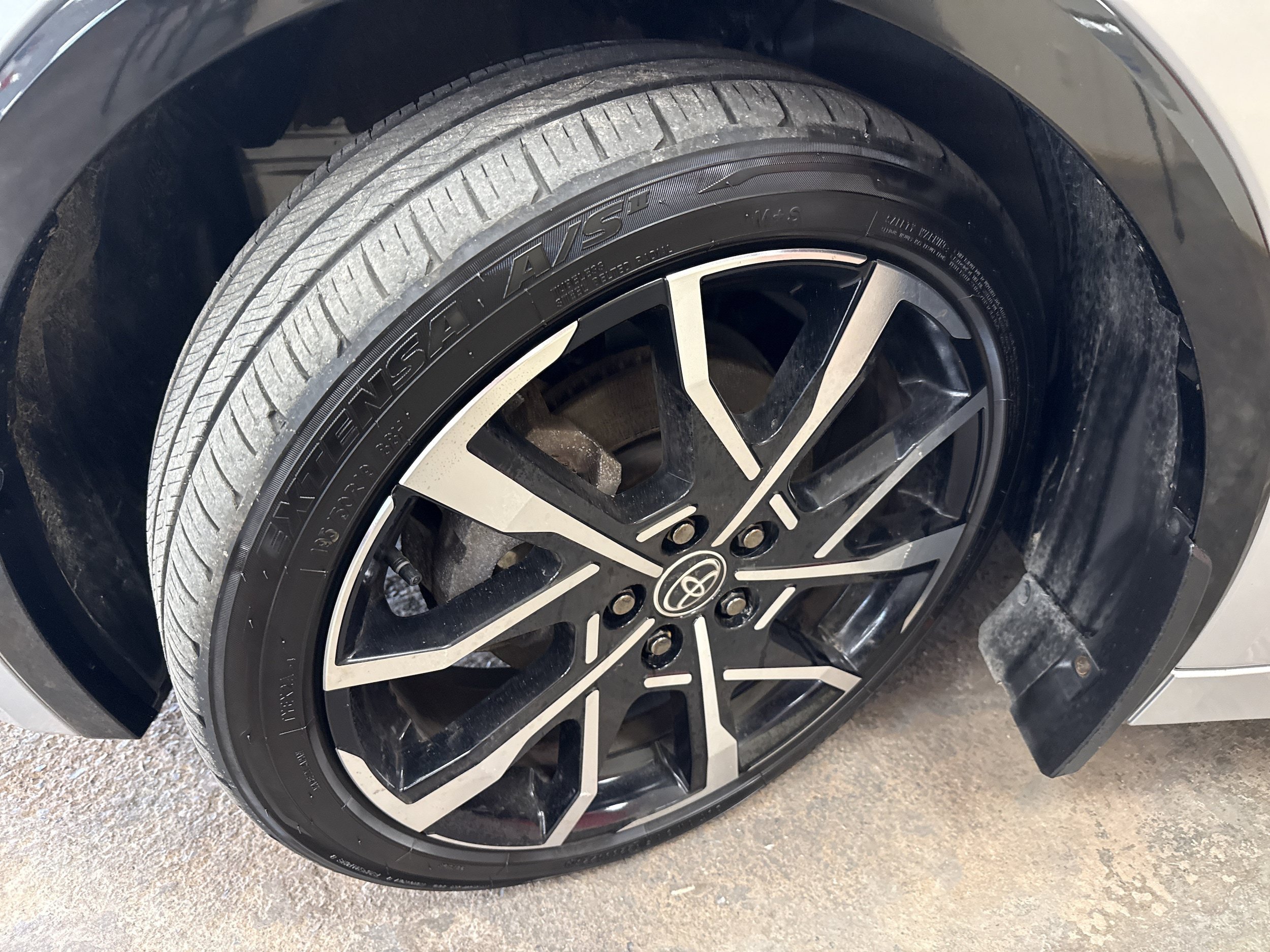 Used 2023 Toyota Prius Prime FWD image 15