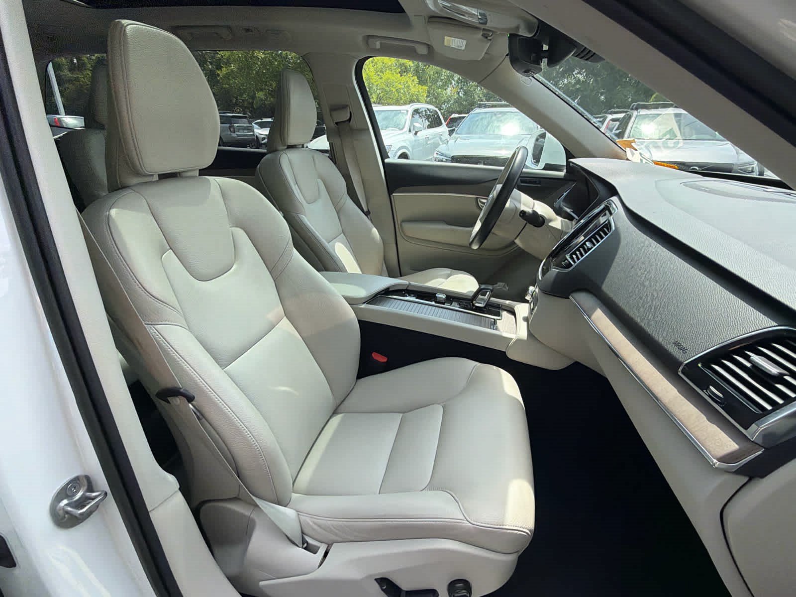 Certified 2023 Volvo XC90 B6 Plus w/ Protection Package Premier AWD/4WD image 17