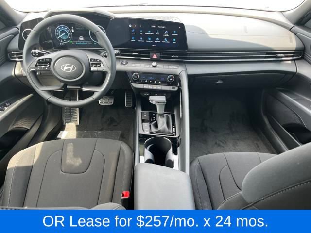 New 2025 Hyundai Elantra SEL image 17