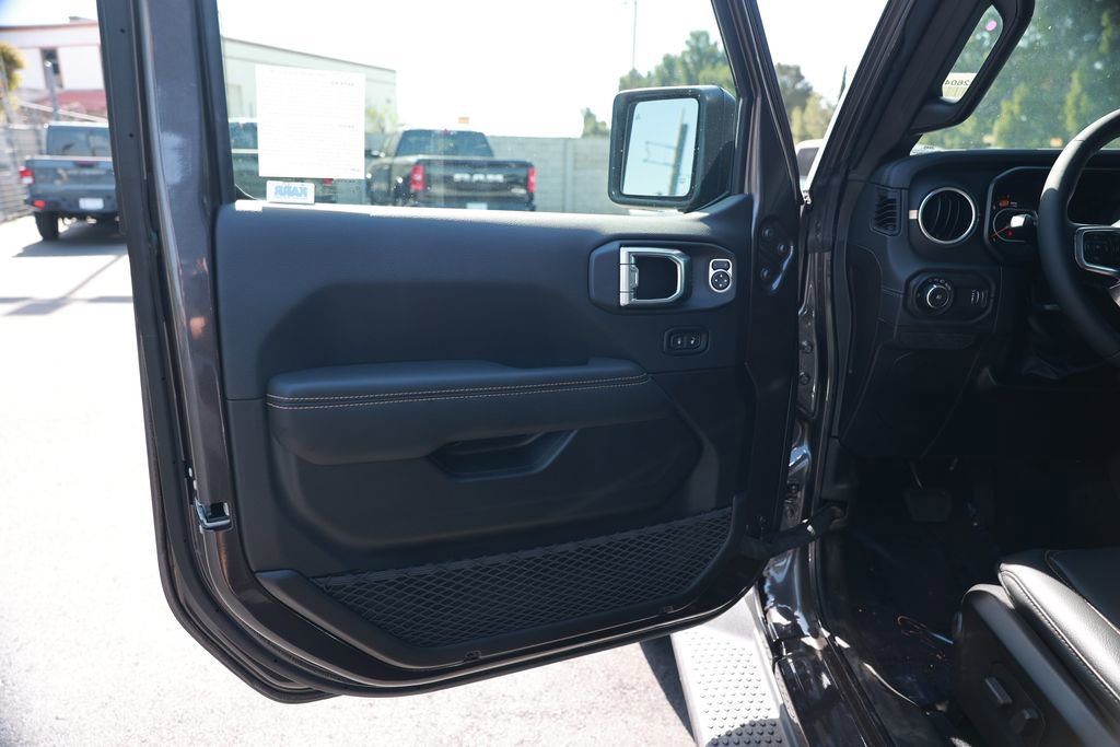 New 2026 Jeep Wrangler Unlimited Sahara AWD/4WD image 14