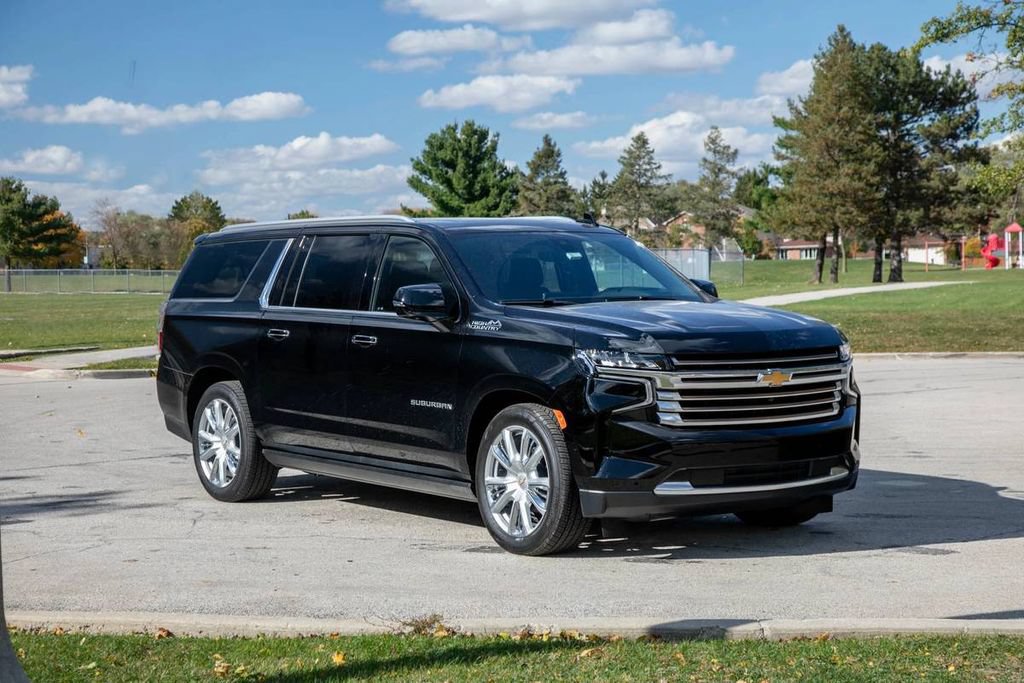Used 2023 Chevrolet Suburban High Country w/ LPO, Illumination Package AWD/4WD image 3