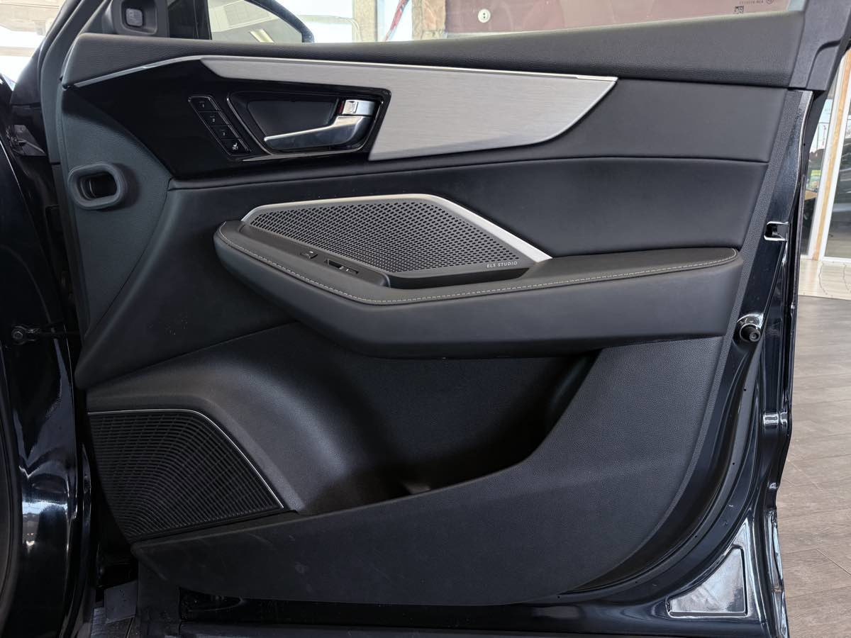 Used 2023 Acura MDX SH-AWD w/ Technology Package image 35