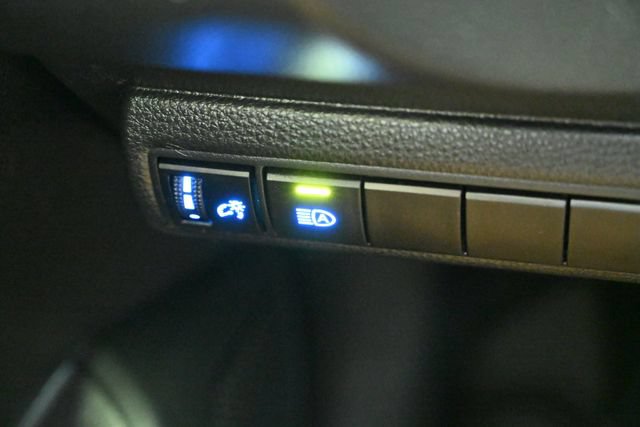 Used 2020 Toyota Corolla LE w/ LE Premium Package FWD image 38