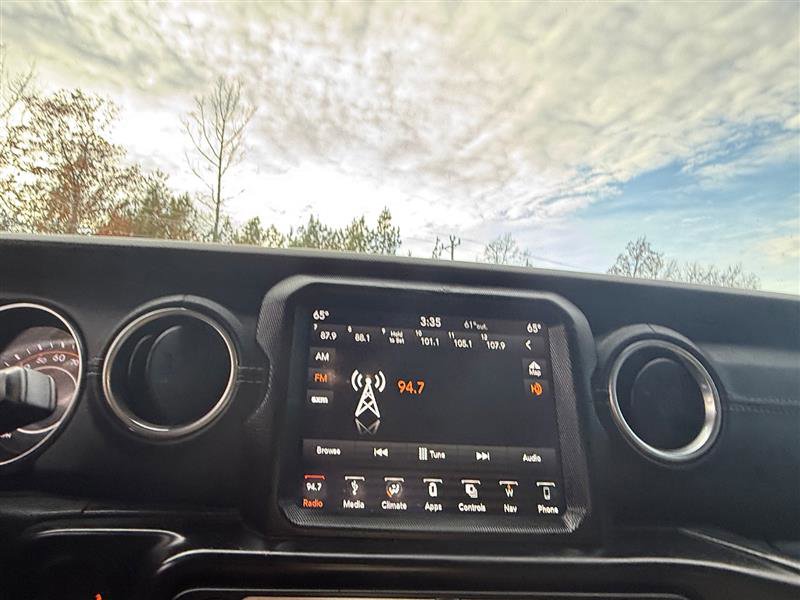 Used 2019 Jeep Wrangler Unlimited Sahara image 25