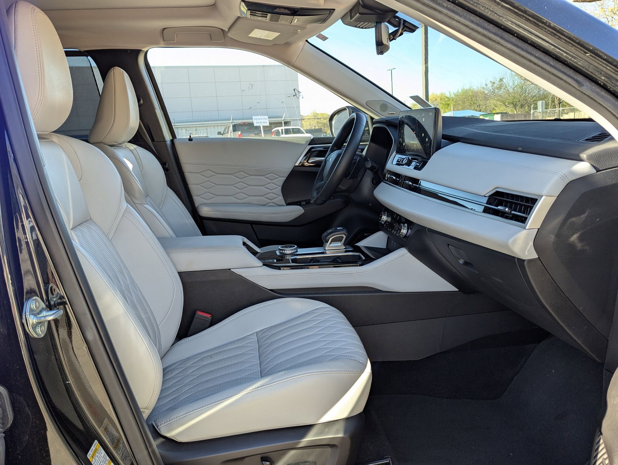 Used 2025 Mitsubishi Outlander SEL image 27