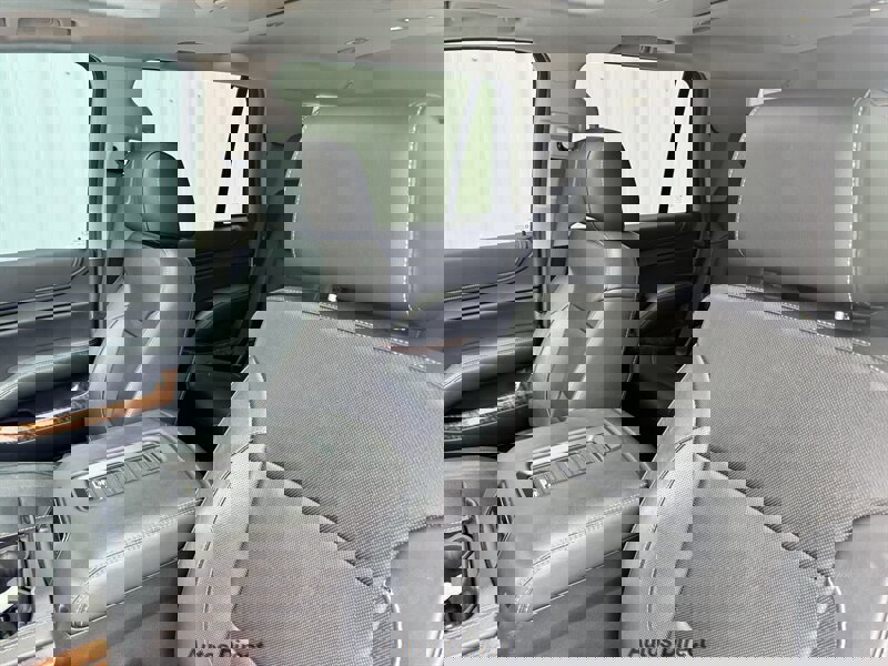 Used 2018 Chevrolet Tahoe Premier AWD/4WD image 24