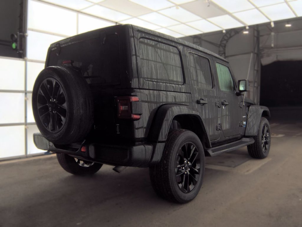 Used 2022 Jeep Wrangler Unlimited Sahara w/ Cold Weather Group AWD/4WD image 2