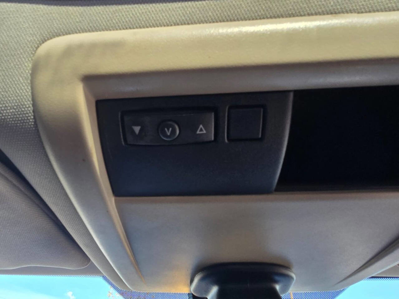 Used 2007 Jeep Commander Sport image 38