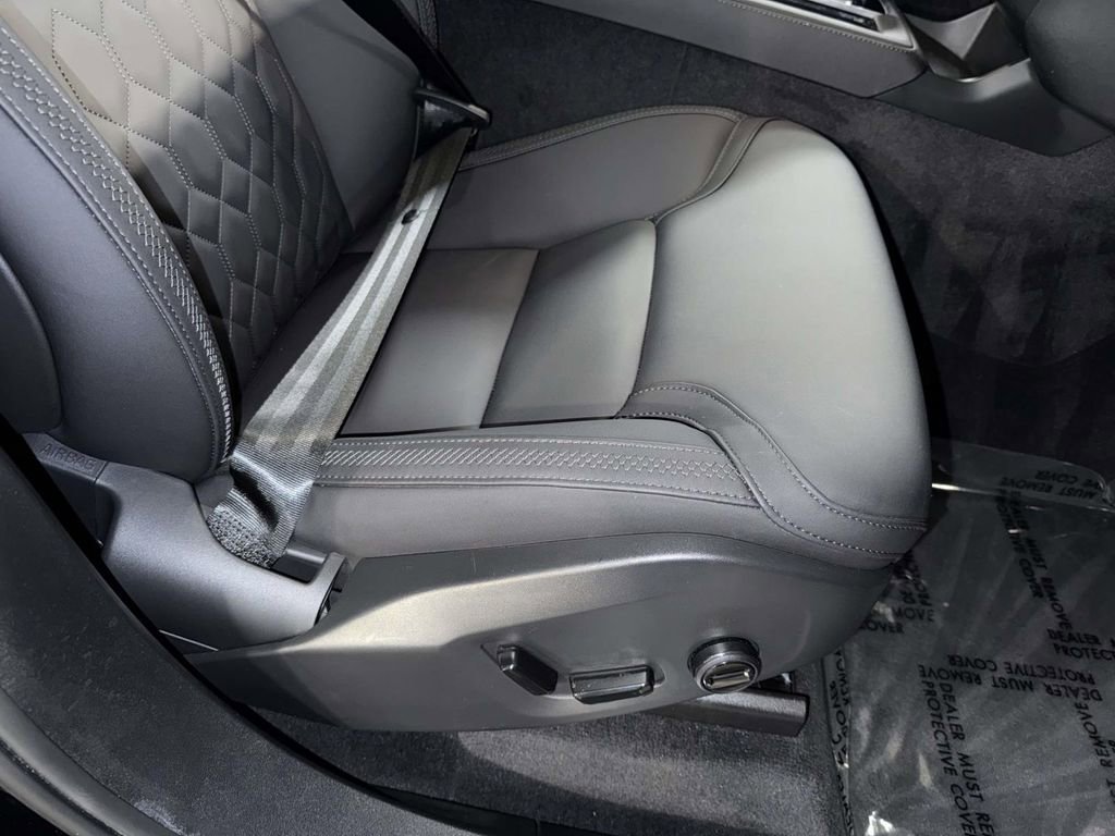 Used 2025 Volvo XC90 B6 Plus image 15