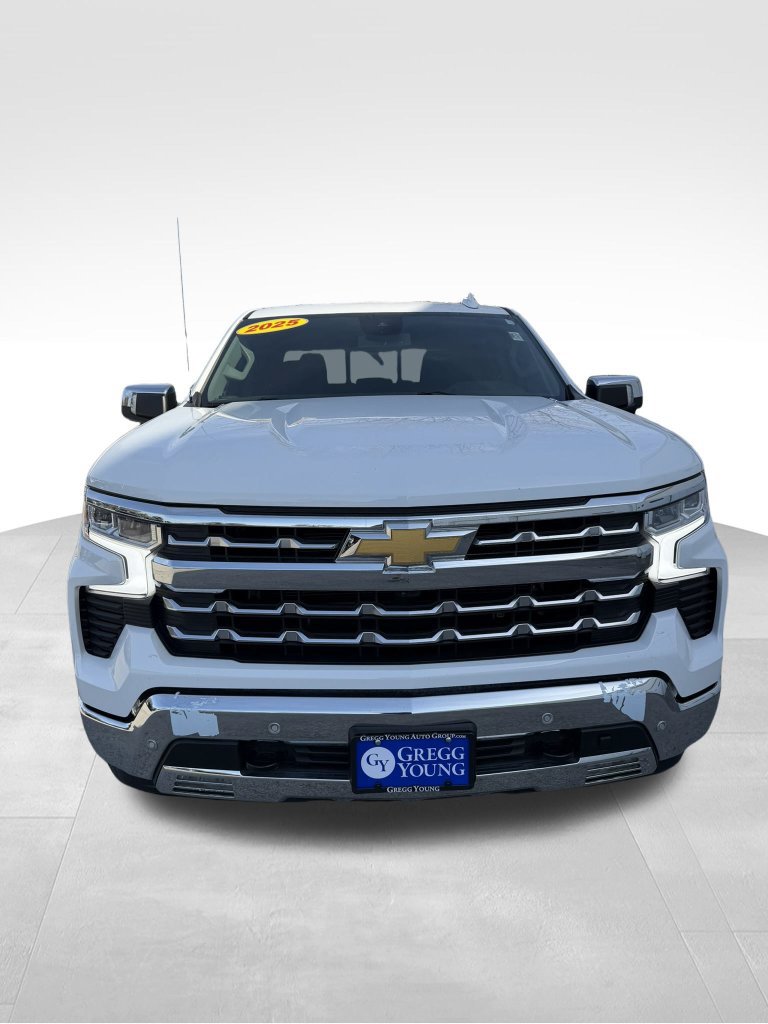 Used 2025 Chevrolet Silverado 1500 LTZ AWD/4WD image 5