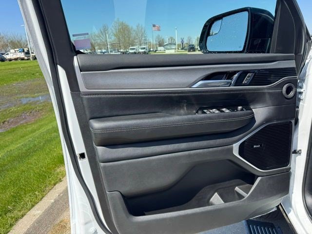 New 2026 Jeep Grand Wagoneer Limited AWD/4WD image 8