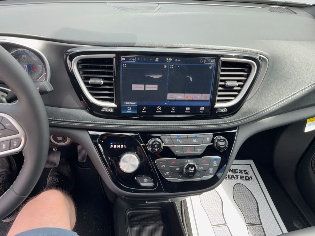 New 2026 Chrysler Pacifica Select AWD/4WD image 12