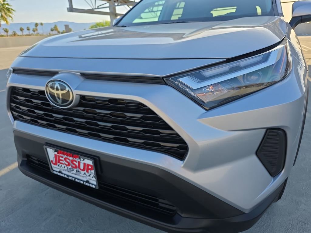 Used 2024 Toyota RAV4 XLE AWD/4WD image 32