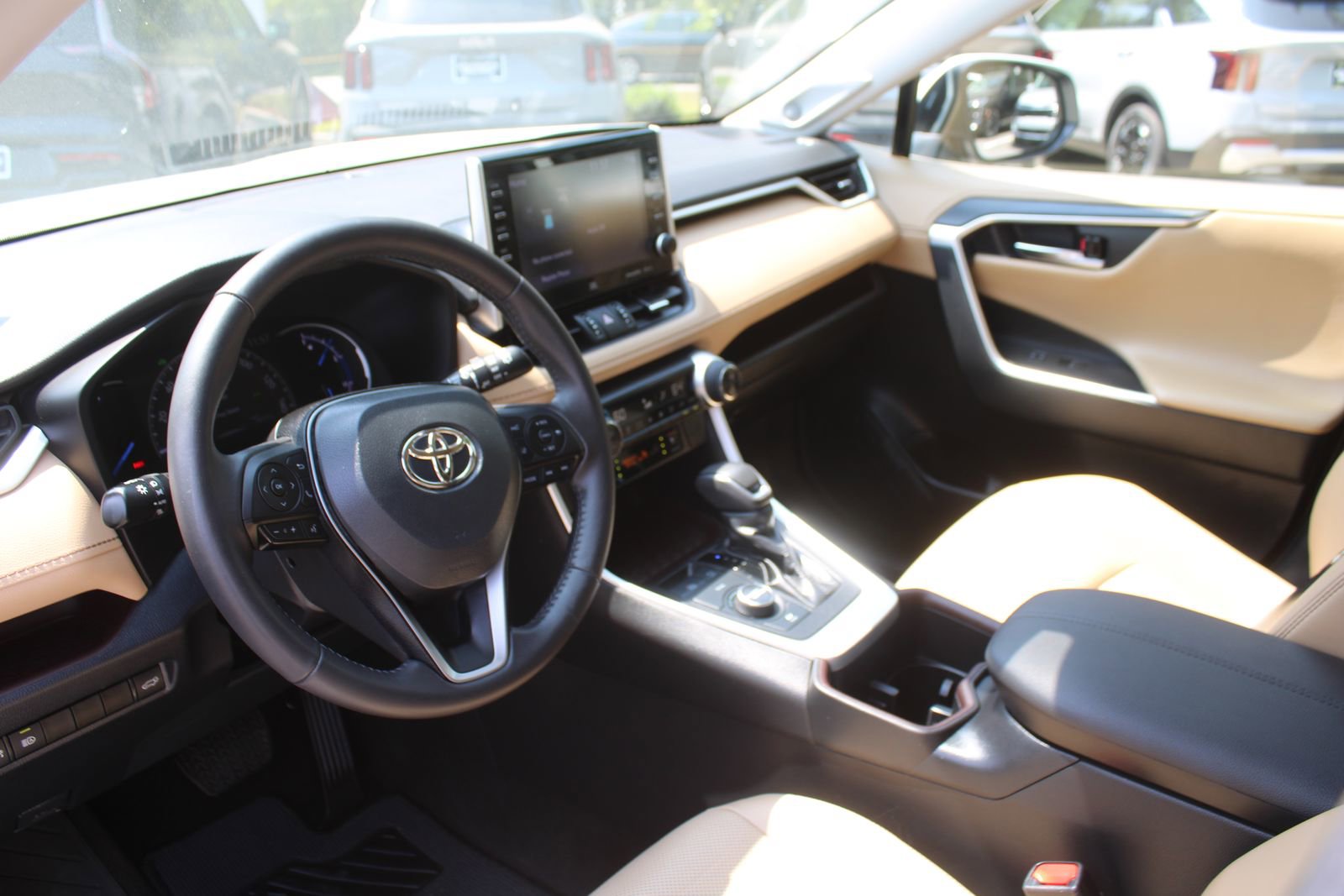 Used 2022 Toyota RAV4 Limited AWD/4WD image 23
