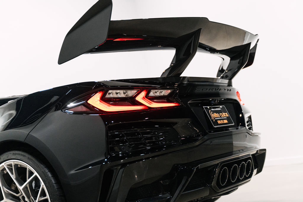 Used 2026 Chevrolet Corvette ZR1 w/ ZR1 Carbon Fiber Aero Package image 3