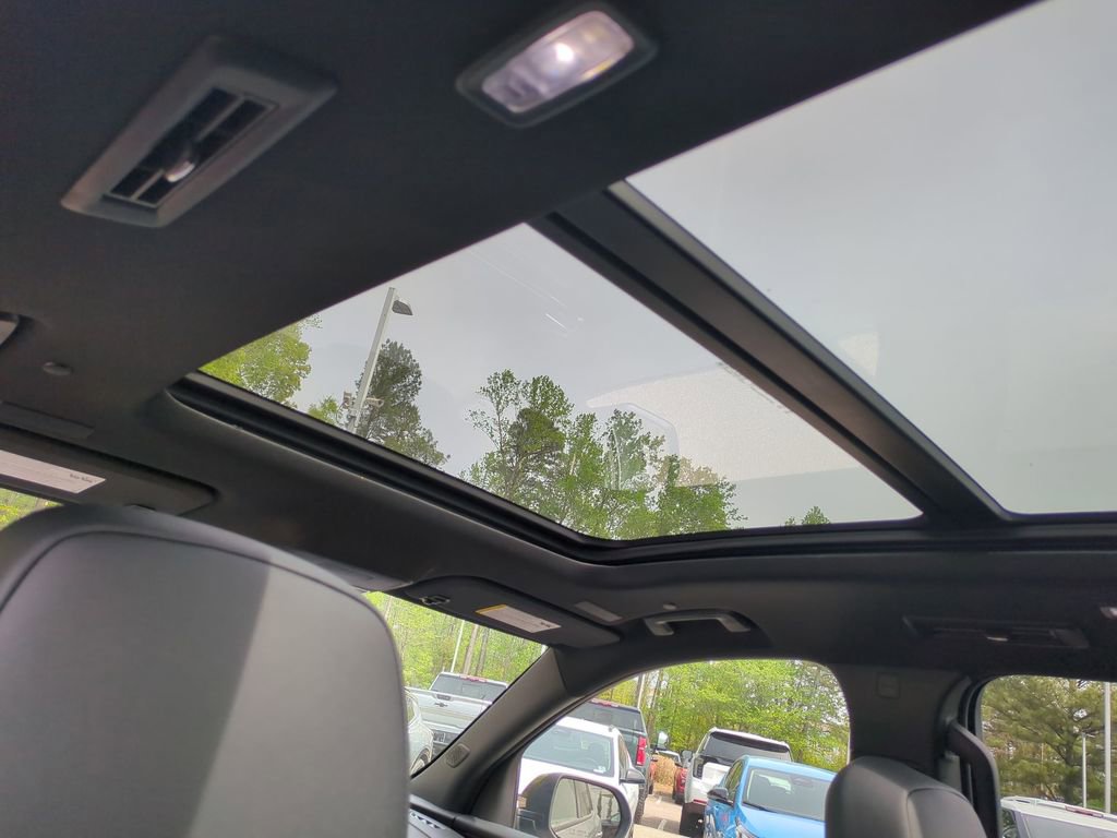 Used 2026 Chevrolet Traverse RS image 29