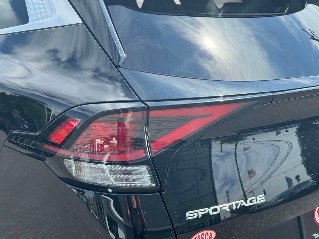 Used 2025 Kia Sportage EX AWD/4WD image 9