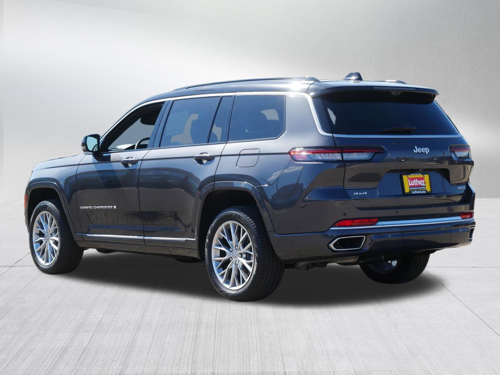 Used 2024 Jeep Grand Cherokee L Summit w/ Advanced Protech Group IV AWD/4WD image 5