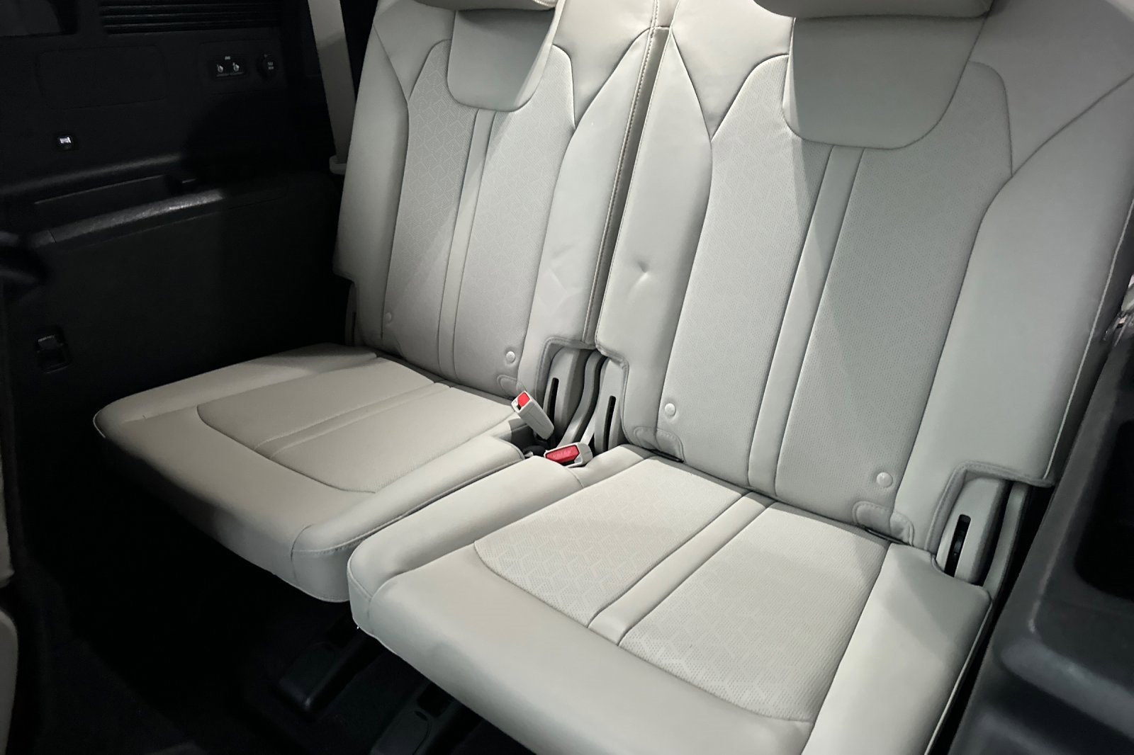 Used 2022 Kia Sorento EX w/ Panoramic Sunroof Package image 19