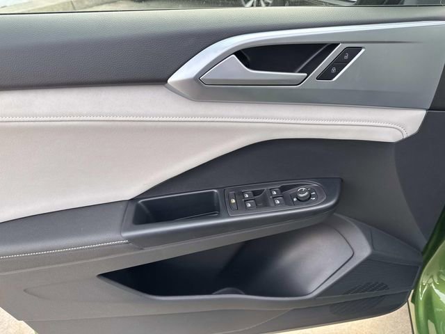 New 2025 Volkswagen Taos SE image 15