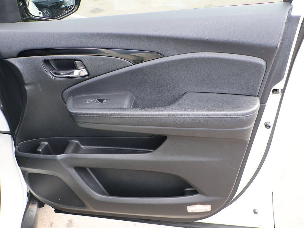 Certified 2017 Honda Pilot Elite image 11