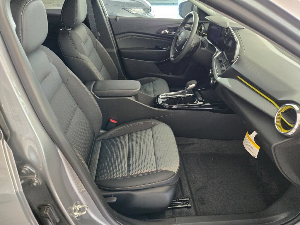 New 2026 Chevrolet Trax LT FWD image 5