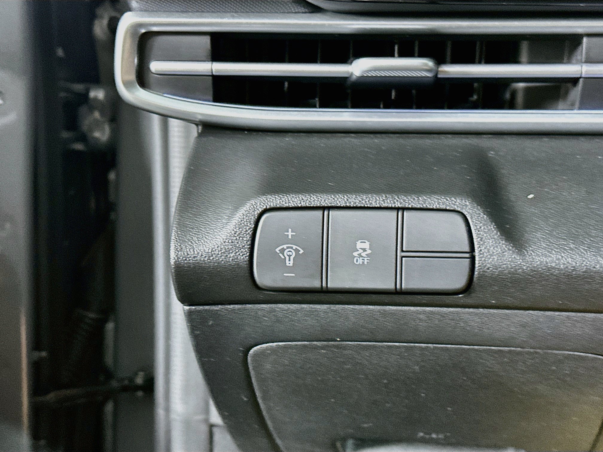 Used 2025 Hyundai Elantra Limited FWD image 17