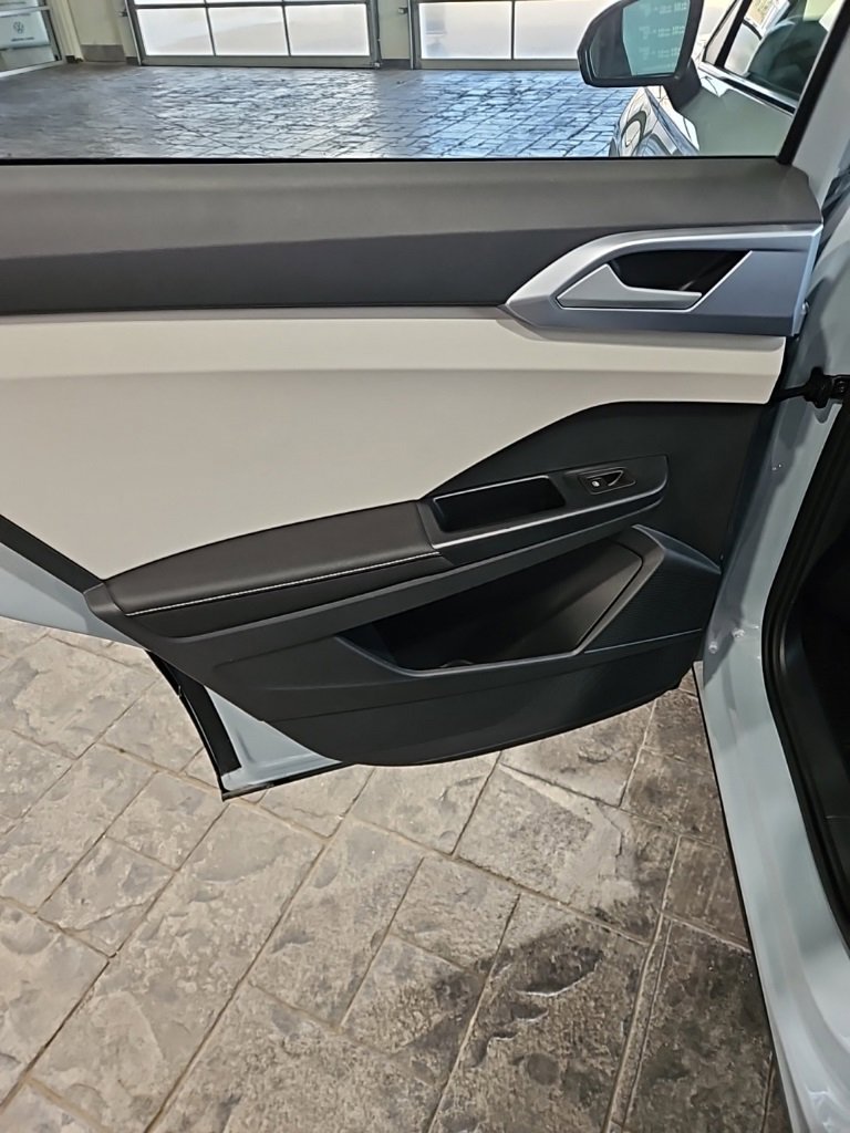 New 2026 Volkswagen Taos SE image 20