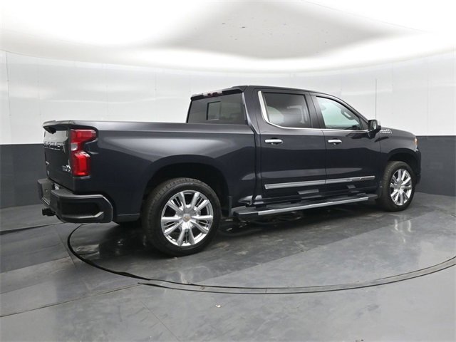 Used 2022 Chevrolet Silverado 1500 High Country w/ High Country Premium Package image 4