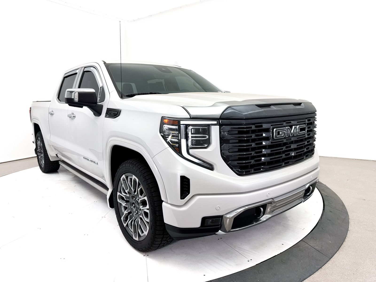 Used 2023 GMC Sierra 1500 Denali Ultimate AWD/4WD image 10