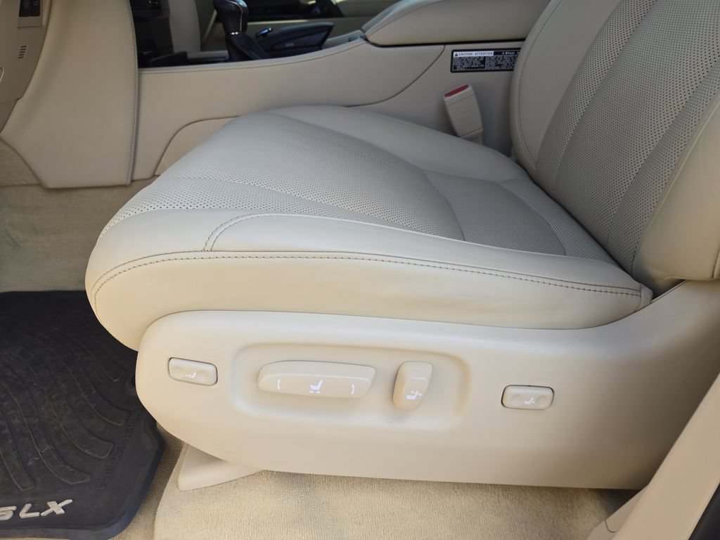 Used 2020 Lexus LX 570 4WD w/ Luxury Package image 24