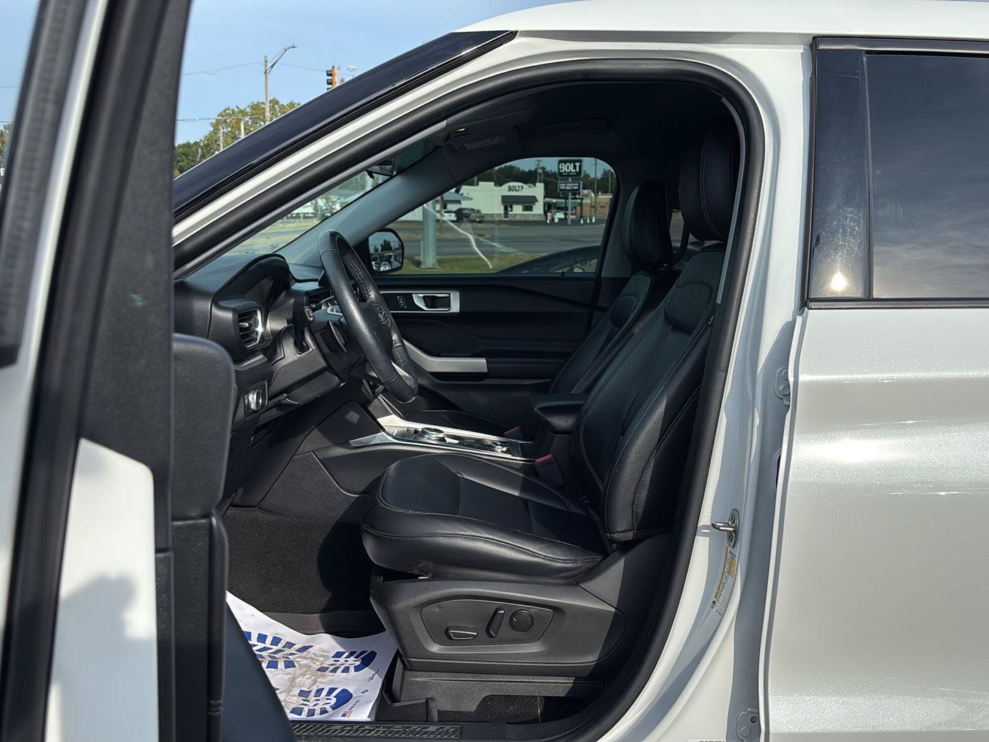 Used 2021 Ford Explorer XLT w/ Equipment Group 202A AWD/4WD image 32