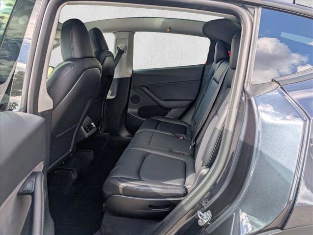 Used 2024 Tesla Model Y Long Range AWD/4WD image 18