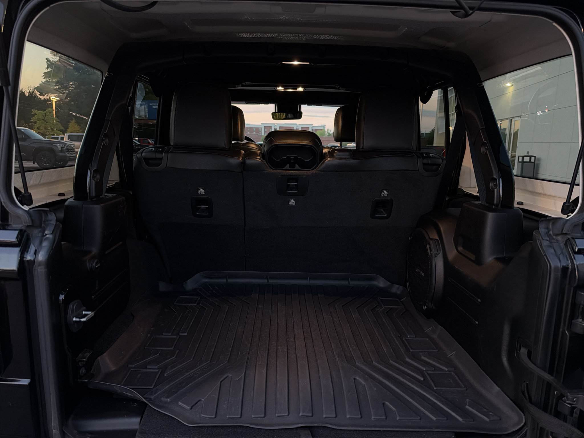 Used 2021 Jeep Wrangler Unlimited Sahara AWD/4WD image 15