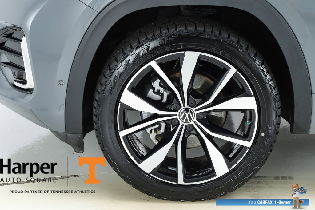 Used 2024 Volkswagen Atlas Cross Sport SEL Premium R-Line image 44