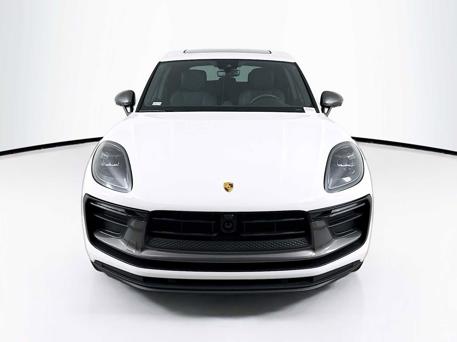 Certified 2025 Porsche Macan T image 6
