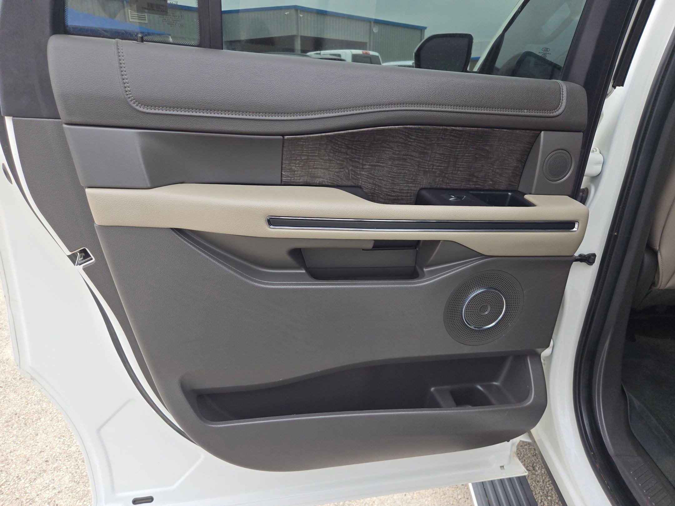 Used 2021 Ford Expedition Max Limited RWD image 15
