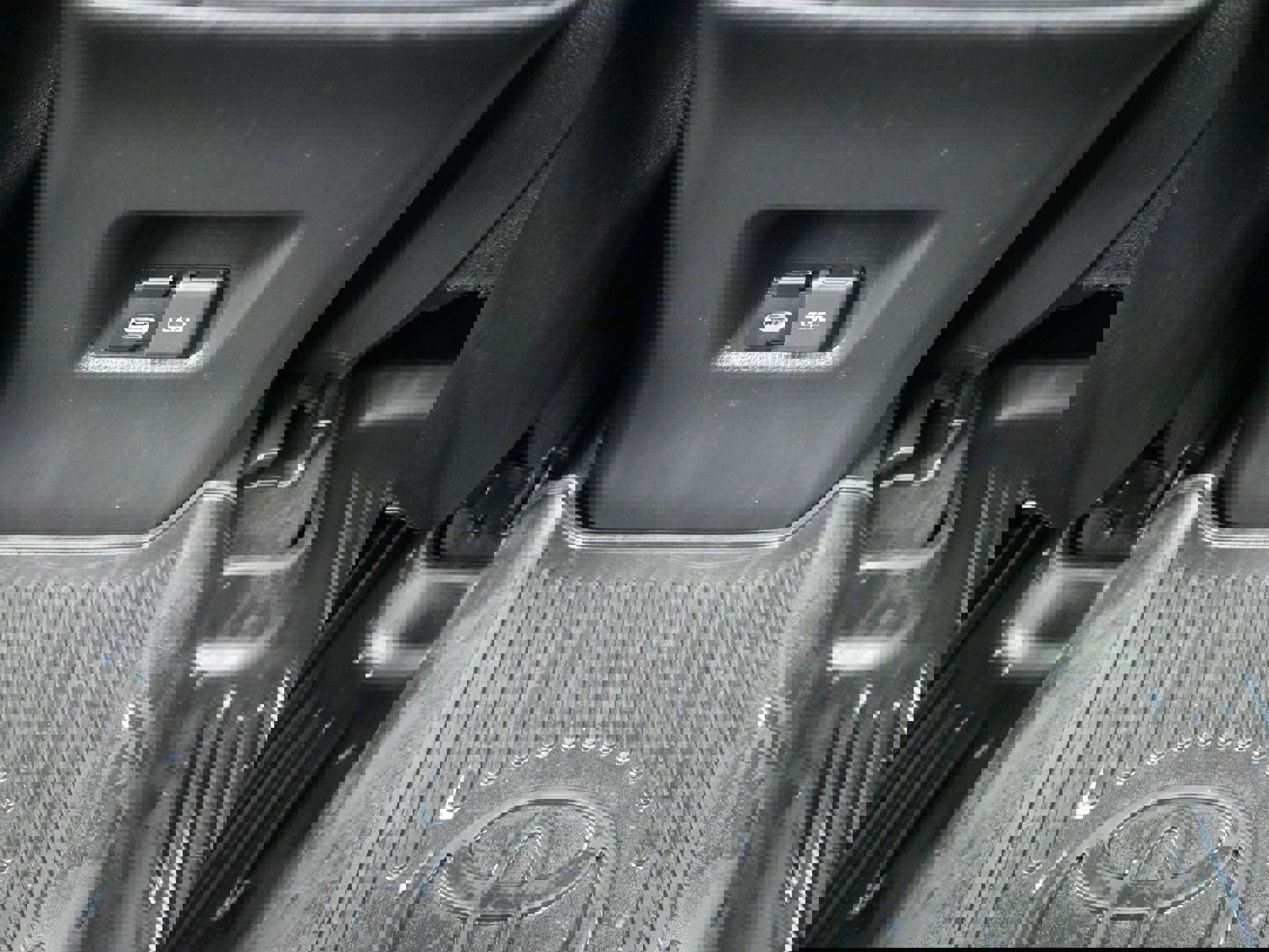 Used 2023 Toyota RAV4 SE image 22