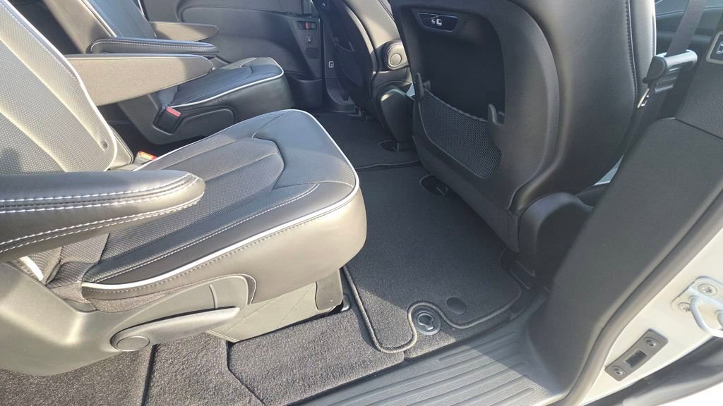 New 2026 Chrysler Pacifica Limited w/ S Appearance Package image 15