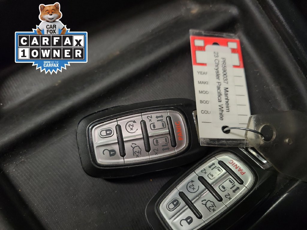 Used 2023 Chrysler Pacifica Touring FWD image 19