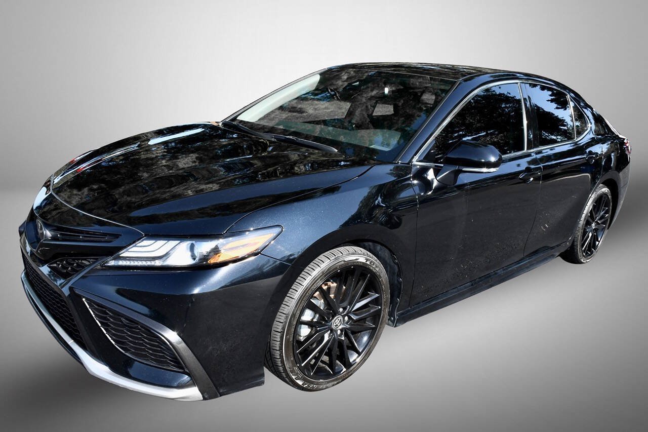 Used 2023 Toyota Camry XSE FWD image 3