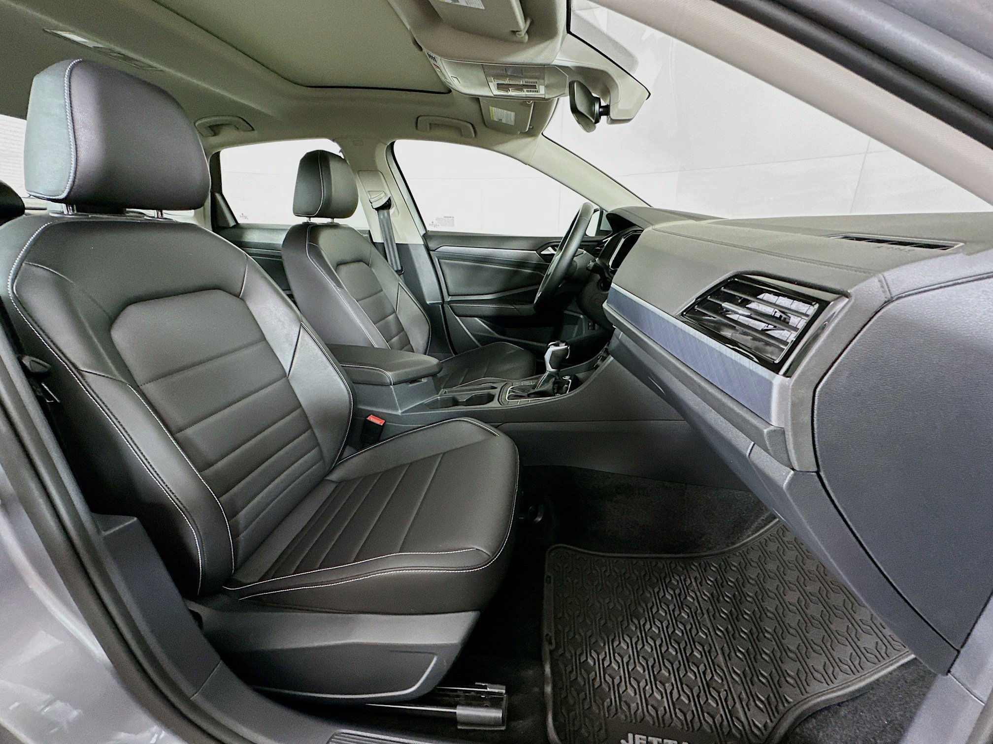 Used 2024 Volkswagen Jetta SE image 30