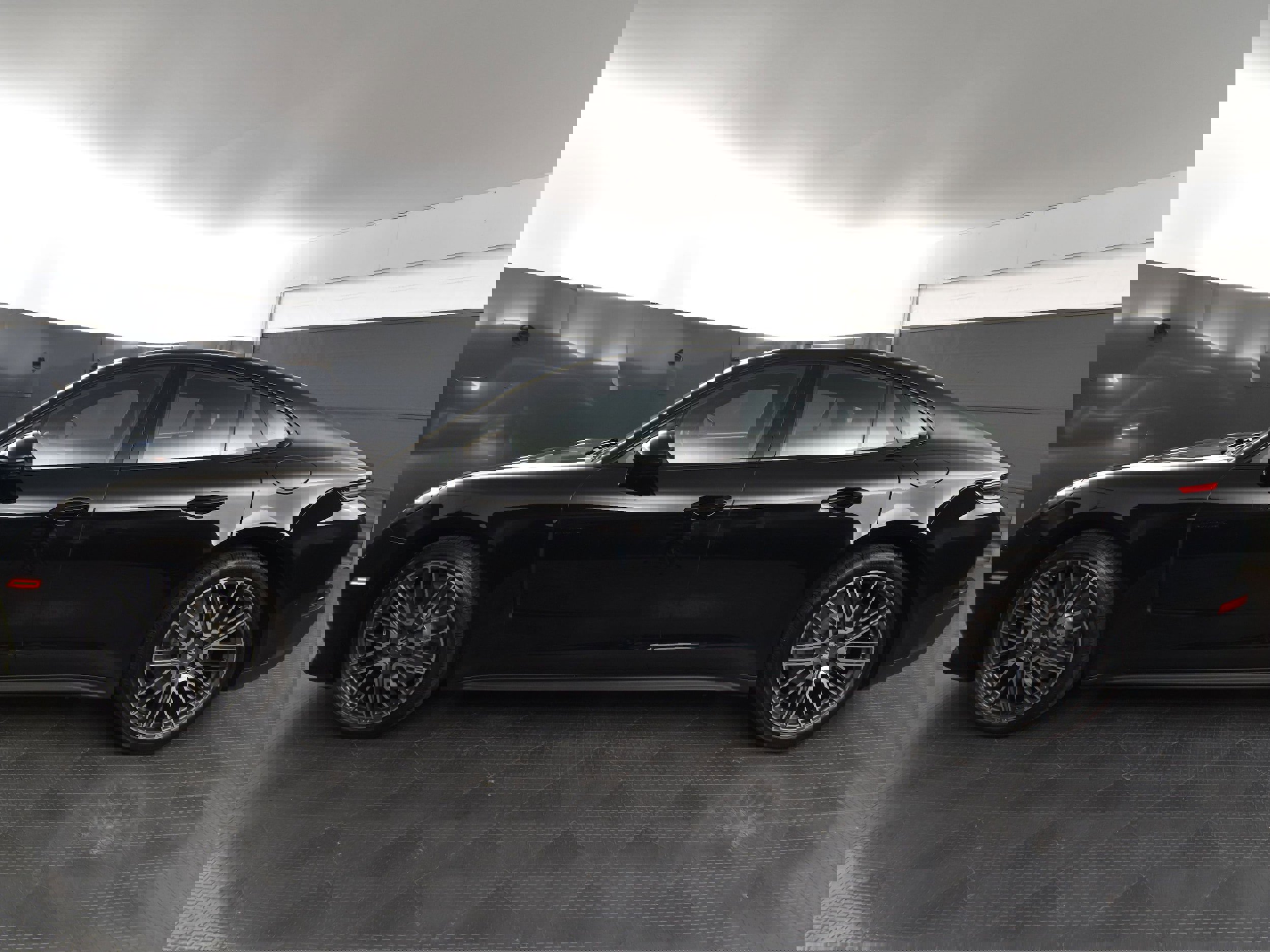 New 2025 Porsche Panamera 4 image 2