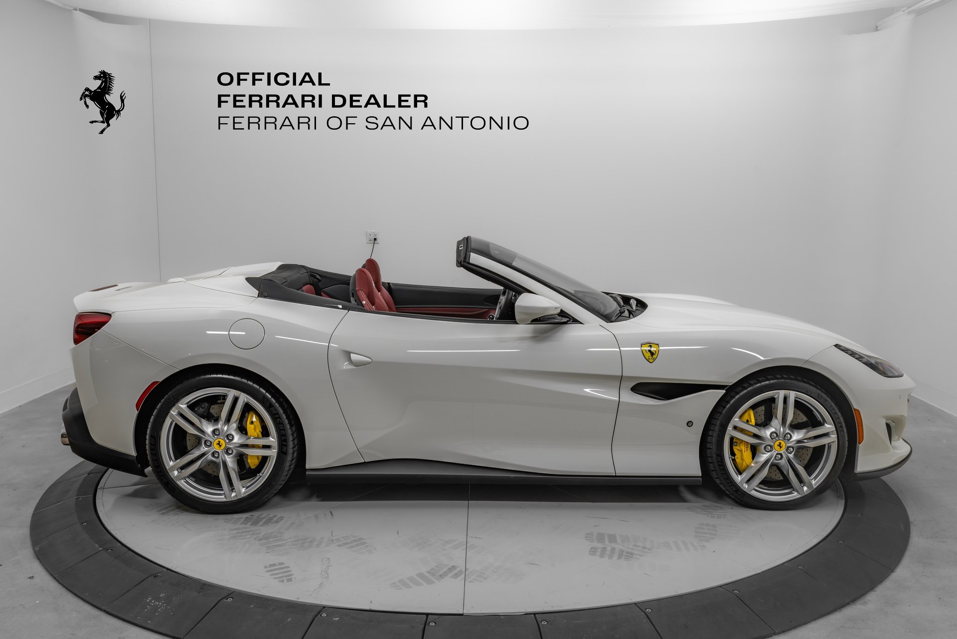 Certified 2020 Ferrari Portofino image 9