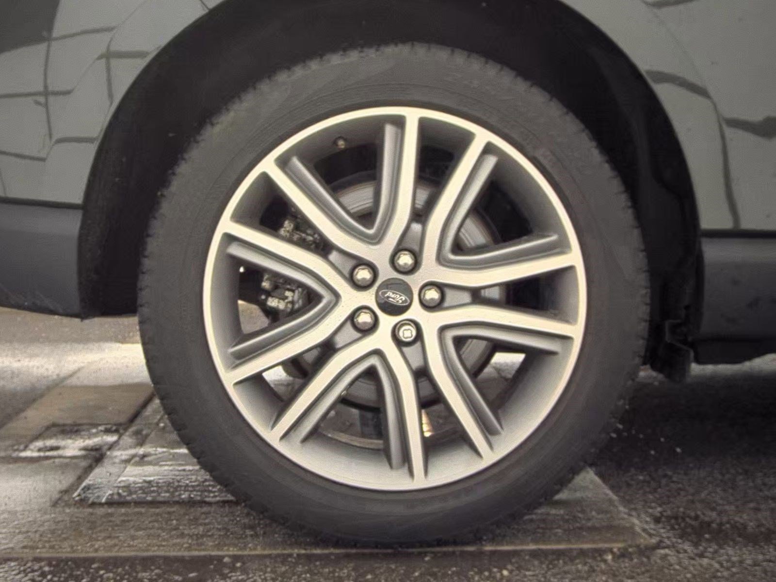 Used 2023 Ford Edge Titanium w/ Class II Trailer Tow Package AWD/4WD image 11