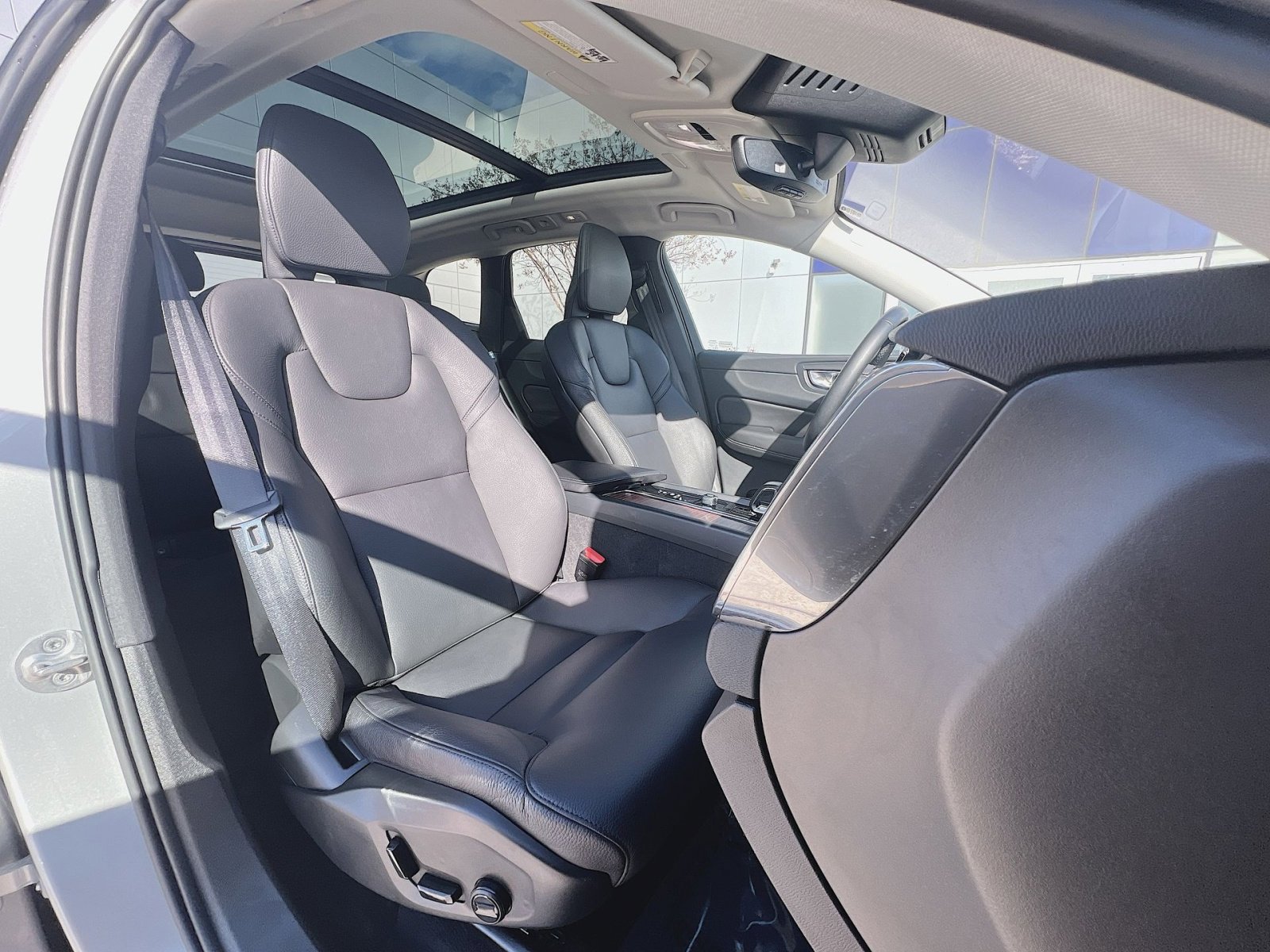 Certified 2023 Volvo XC60 B5 Plus w/ Climate Package image 27