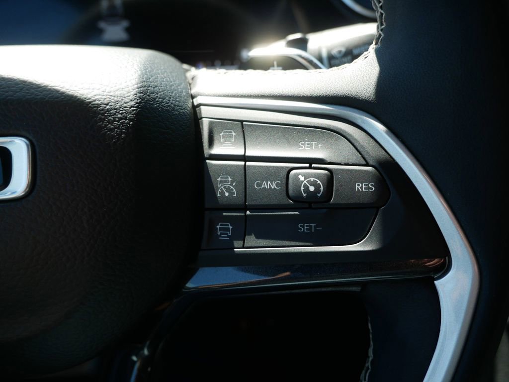 Used 2023 Jeep Grand Cherokee Altitude AWD/4WD image 25